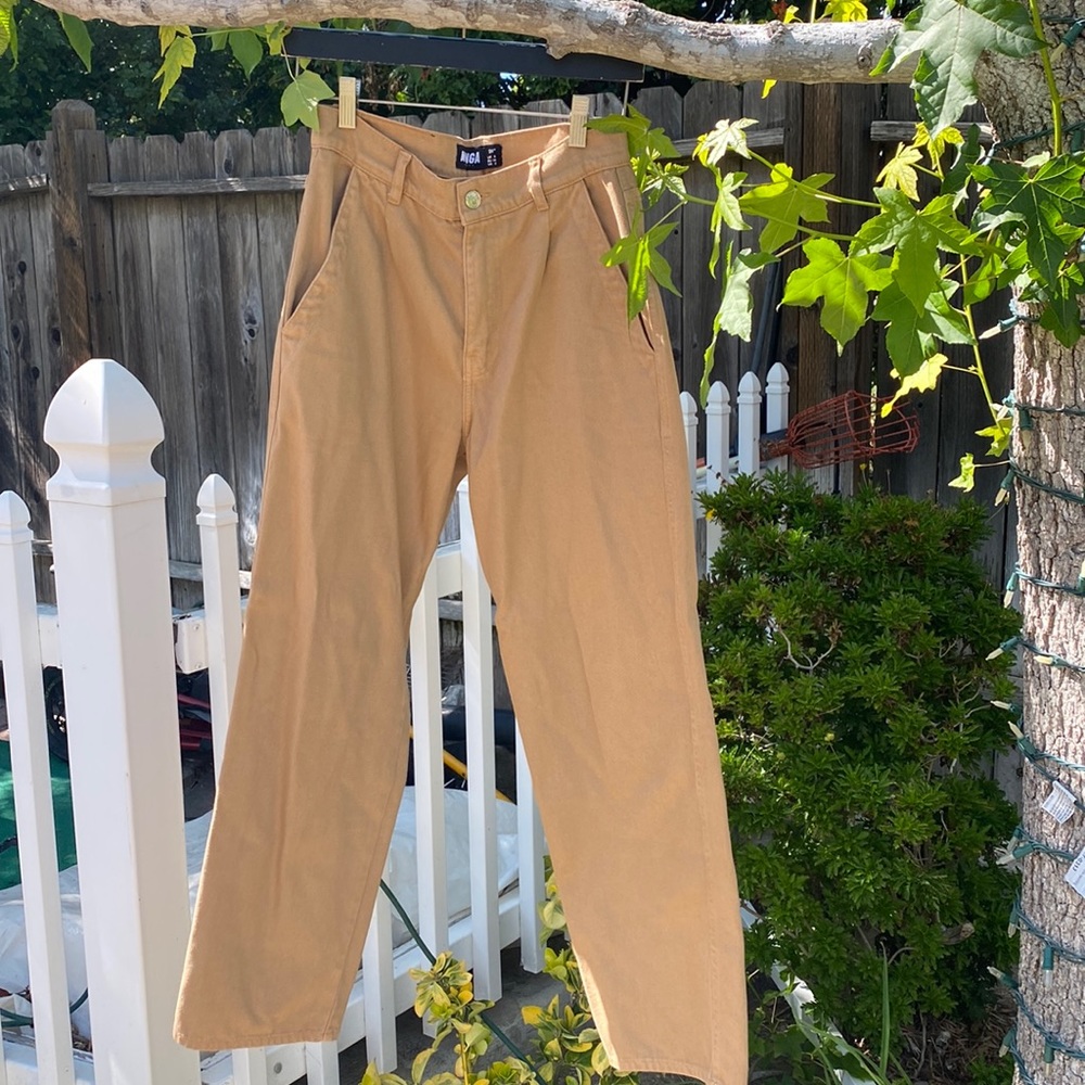 High waisted mom jeans in beige denim